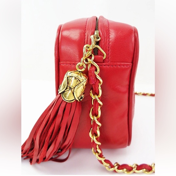 CHANEL Red Quilted Crossbody Bag with Gold Chain - Picture 6 of 15